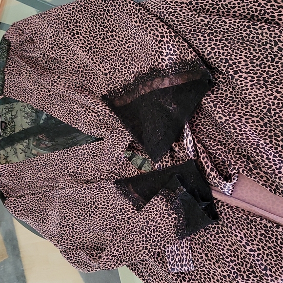 Victoria's Secret Lace Robe ❤️ - Picture 6 of 7